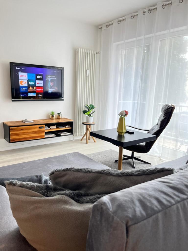 Living At Saarpartments -Adultsonly- 2 Bedrooms, Kitchen- Business & Holiday Apartments For Long- And Short Term Stay, 3 Min To Train-Station, Secure E-Bike Parking! Saarbrücken Kültér fotó
