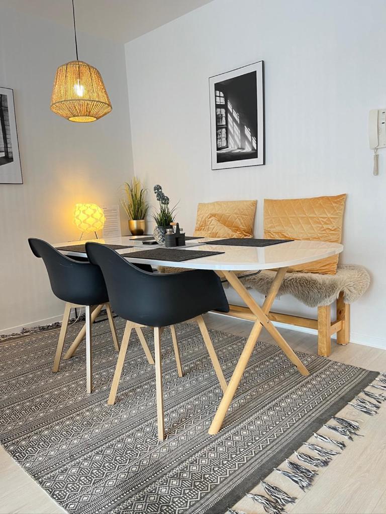 Living At Saarpartments -Adultsonly- 2 Bedrooms, Kitchen- Business & Holiday Apartments For Long- And Short Term Stay, 3 Min To Train-Station, Secure E-Bike Parking! Saarbrücken Kültér fotó