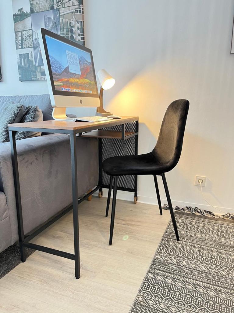 Living At Saarpartments -Adultsonly- 2 Bedrooms, Kitchen- Business & Holiday Apartments For Long- And Short Term Stay, 3 Min To Train-Station, Secure E-Bike Parking! Saarbrücken Kültér fotó