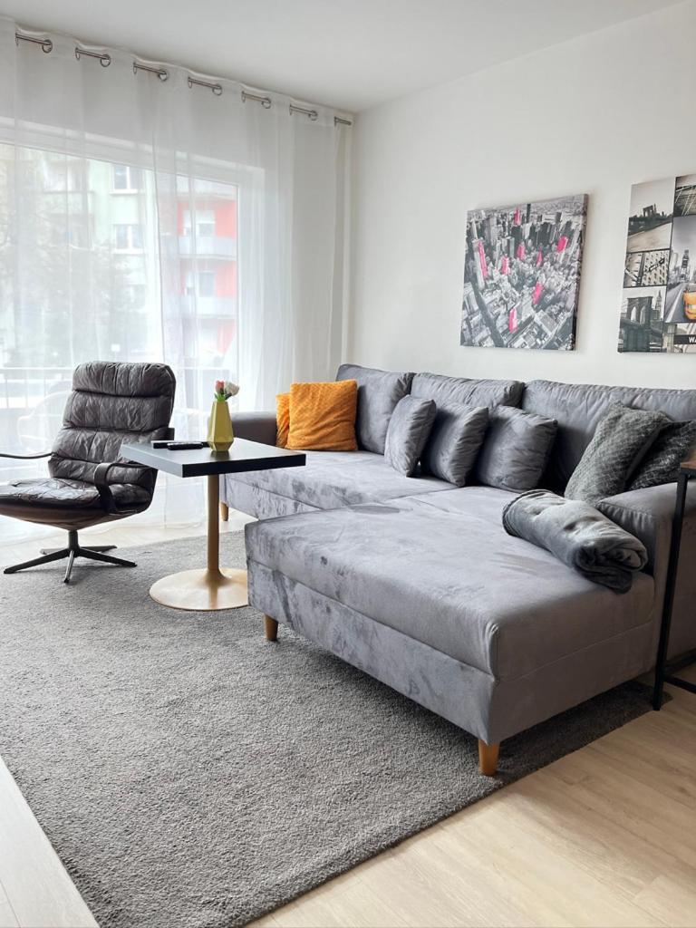 Living At Saarpartments -Adultsonly- 2 Bedrooms, Kitchen- Business & Holiday Apartments For Long- And Short Term Stay, 3 Min To Train-Station, Secure E-Bike Parking! Saarbrücken Kültér fotó