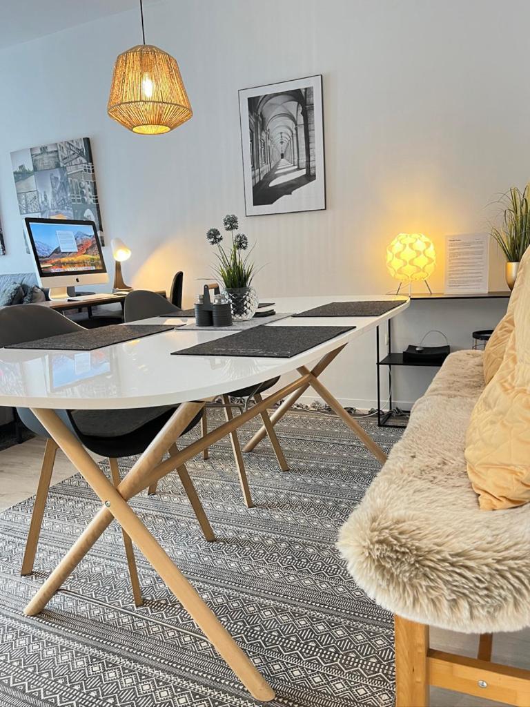 Living At Saarpartments -Adultsonly- 2 Bedrooms, Kitchen- Business & Holiday Apartments For Long- And Short Term Stay, 3 Min To Train-Station, Secure E-Bike Parking! Saarbrücken Kültér fotó