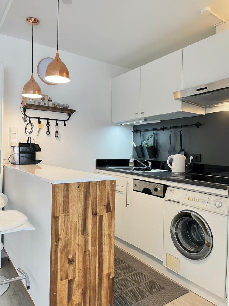 Living At Saarpartments -Adultsonly- 2 Bedrooms, Kitchen- Business & Holiday Apartments For Long- And Short Term Stay, 3 Min To Train-Station, Secure E-Bike Parking! Saarbrücken Kültér fotó