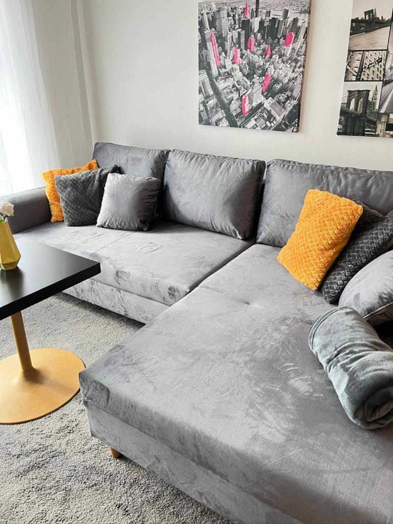 Living At Saarpartments -Adultsonly- 2 Bedrooms, Kitchen- Business & Holiday Apartments For Long- And Short Term Stay, 3 Min To Train-Station, Secure E-Bike Parking! Saarbrücken Kültér fotó