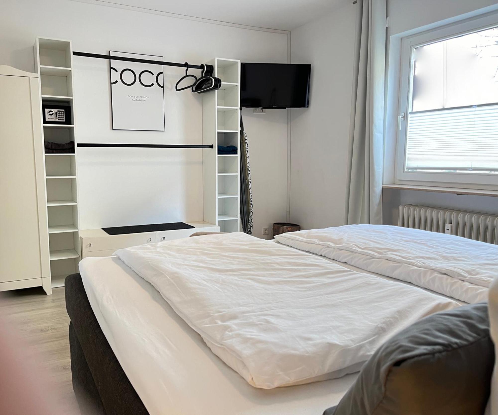 Living At Saarpartments -Adultsonly- 2 Bedrooms, Kitchen- Business & Holiday Apartments For Long- And Short Term Stay, 3 Min To Train-Station, Secure E-Bike Parking! Saarbrücken Kültér fotó